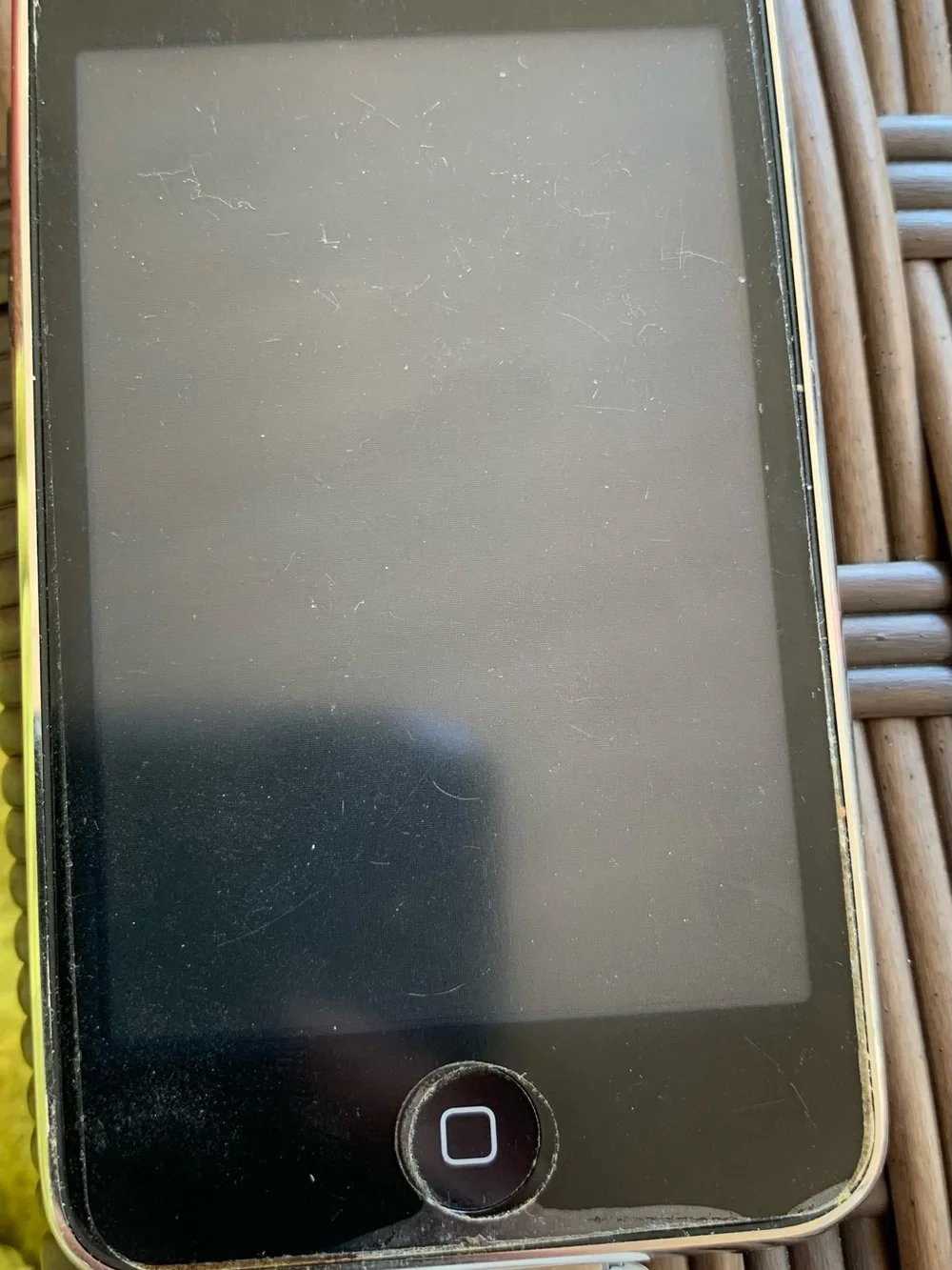 Apple iPod 2nd generation. 8GB CORD INCLUDED